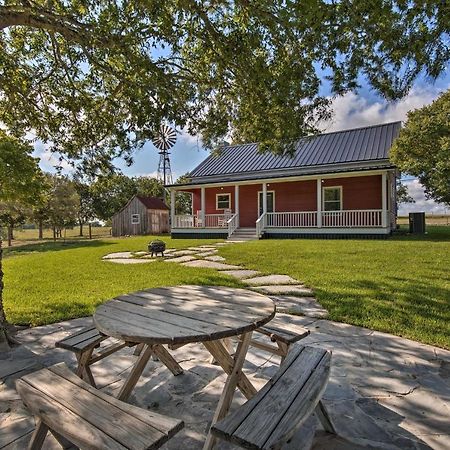 Peaceful Schulenburg Farmhouse With Fire Pit And Grill Eksteriør billede
