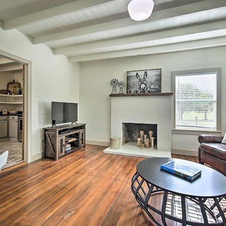 Peaceful Schulenburg Farmhouse With Fire Pit And Grill Eksteriør billede