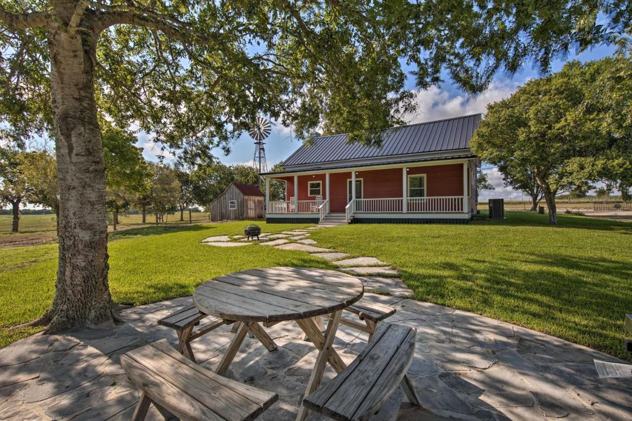Peaceful Schulenburg Farmhouse With Fire Pit And Grill Eksteriør billede