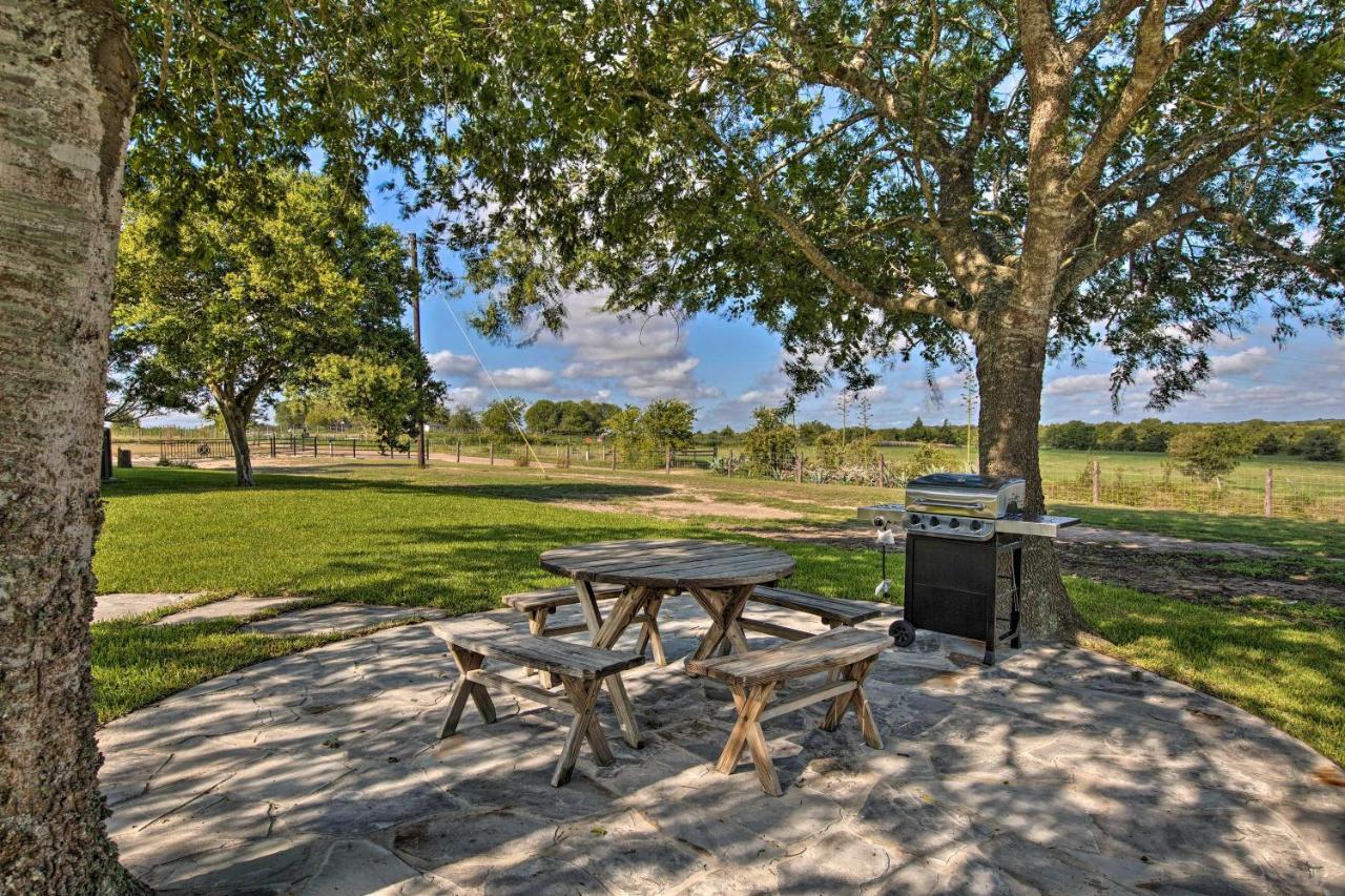 Peaceful Schulenburg Farmhouse With Fire Pit And Grill Eksteriør billede