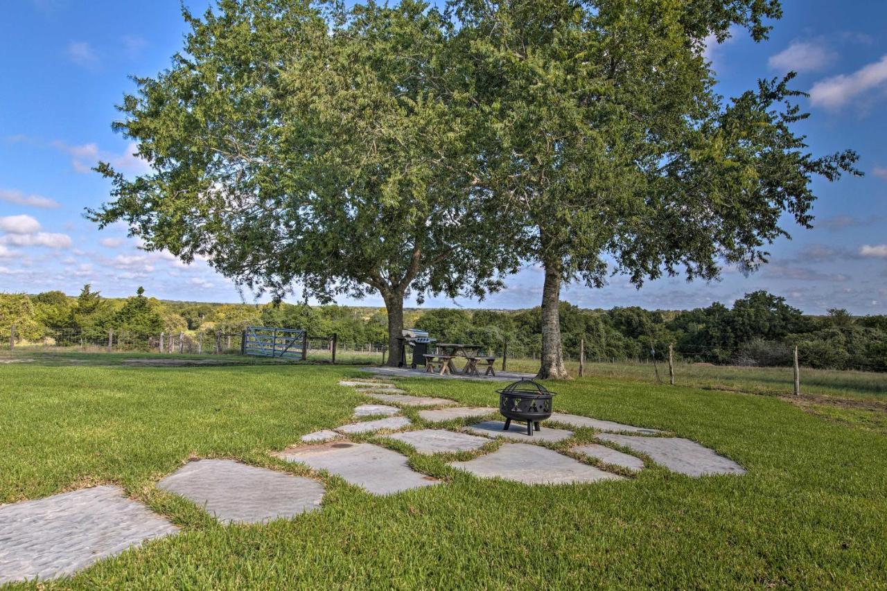 Peaceful Schulenburg Farmhouse With Fire Pit And Grill Eksteriør billede